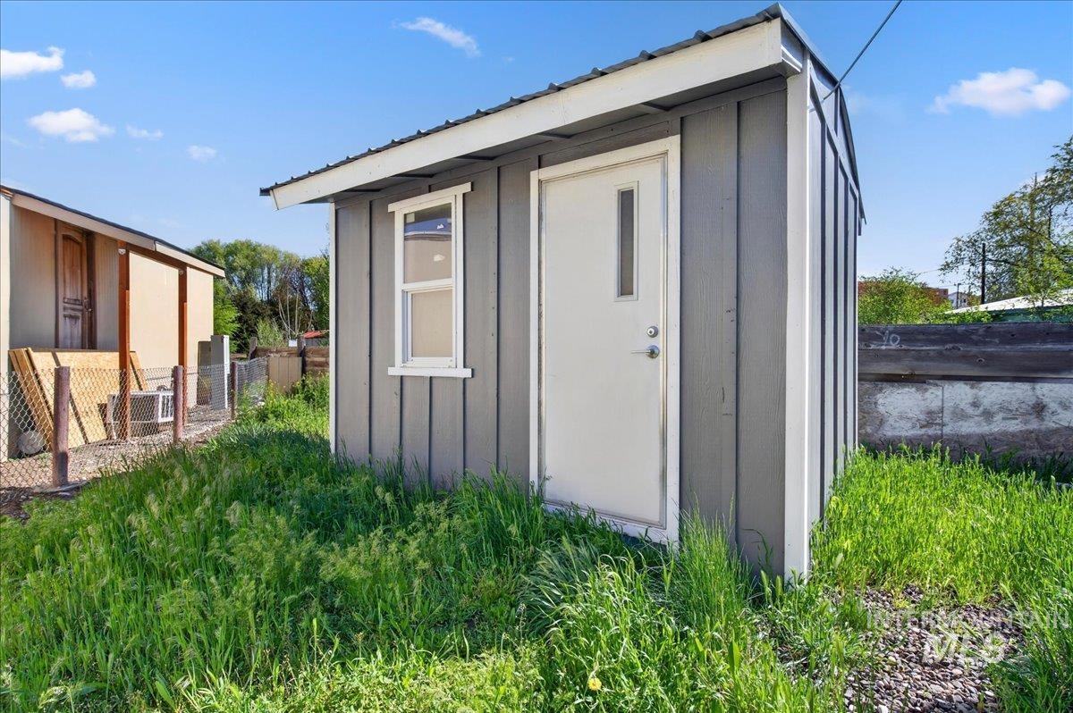 1323 Elgin, Caldwell, Idaho 83605, 3 Bedrooms, 1 Bathroom, Residential For Sale, Price $74,900,MLS 98982877