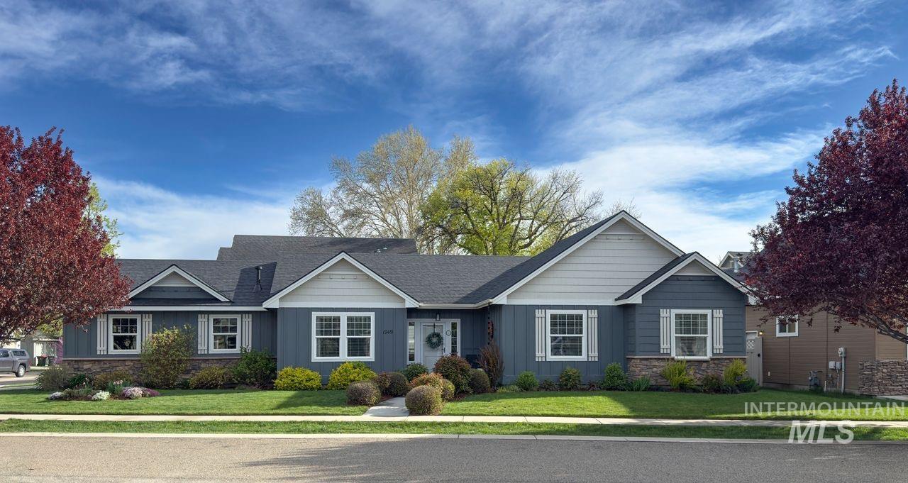 1749 E Sagemoor Drive, Meridian, Idaho 83642, 3 Bedrooms, 2 Bathrooms, Residential For Sale, Price $454,000,MLS 98982878