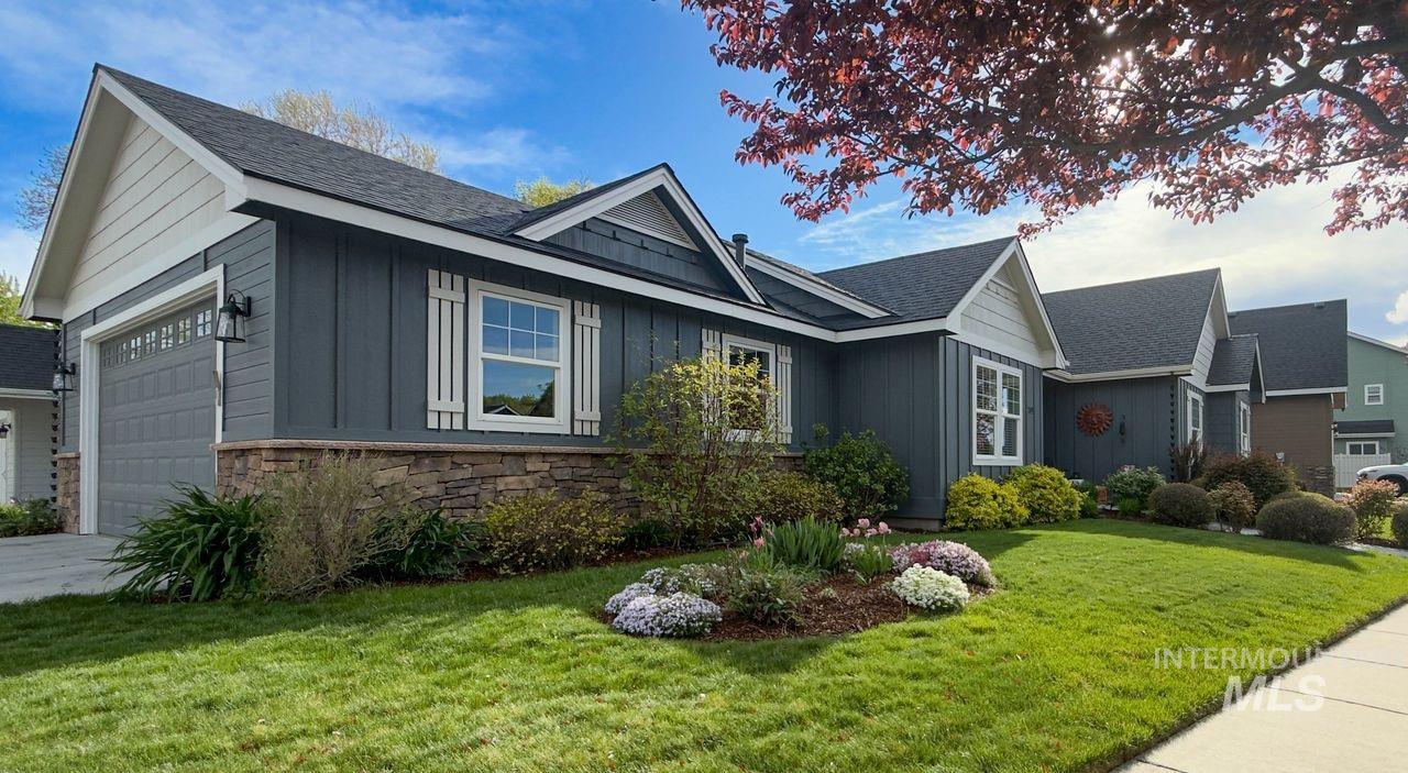 1749 E Sagemoor Drive, Meridian, Idaho 83642, 3 Bedrooms, 2 Bathrooms, Residential For Sale, Price $454,000,MLS 98982878