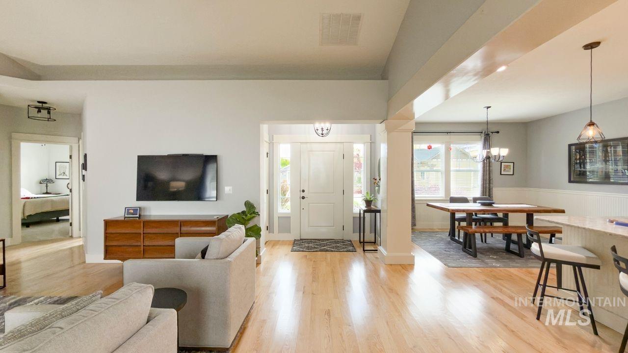 1749 E Sagemoor Drive, Meridian, Idaho 83642, 3 Bedrooms, 2 Bathrooms, Residential For Sale, Price $454,000,MLS 98982878