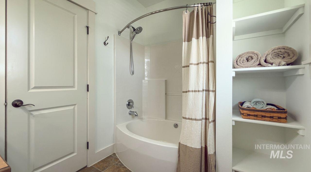 1749 E Sagemoor Drive, Meridian, Idaho 83642, 3 Bedrooms, 2 Bathrooms, Residential For Sale, Price $454,000,MLS 98982878