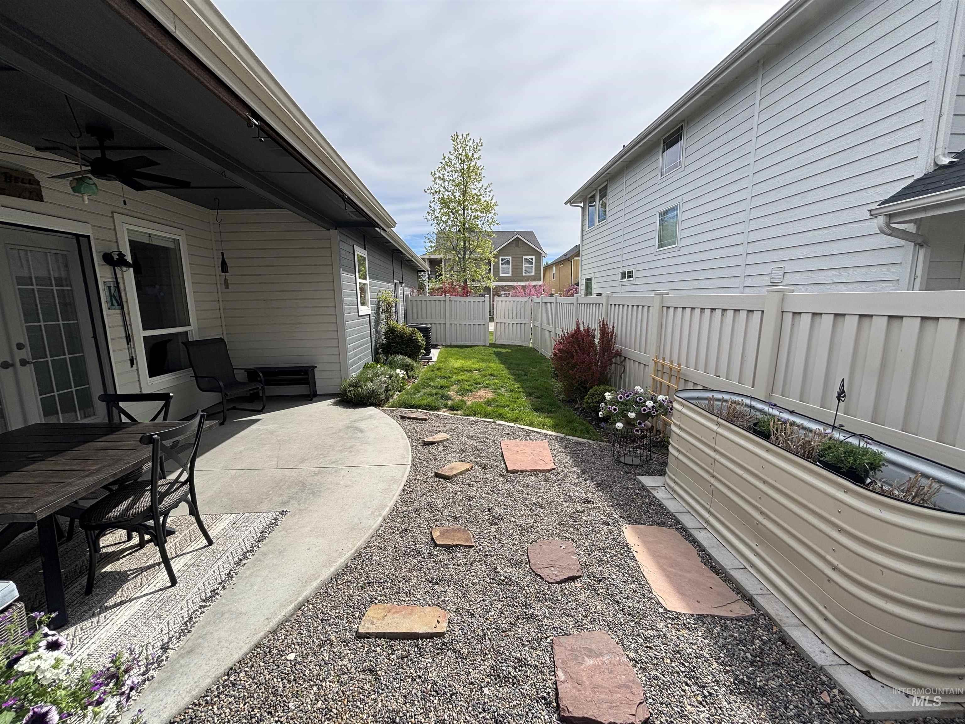 1749 E Sagemoor Drive, Meridian, Idaho 83642, 3 Bedrooms, 2 Bathrooms, Residential For Sale, Price $454,000,MLS 98982878