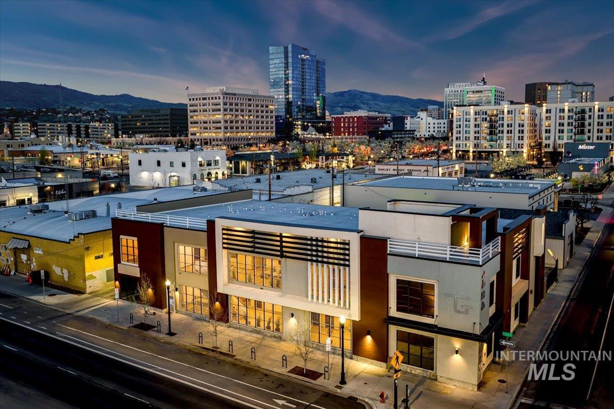 1424 W Front St, Boise, Idaho 83702, 3 Bedrooms, 2 Bathrooms, Residential For Sale, Price $657,000,MLS 98982883