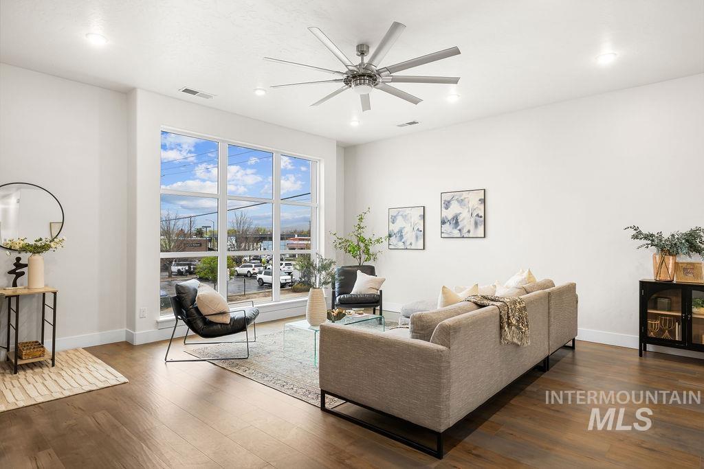 1424 W Front St, Boise, Idaho 83702, 3 Bedrooms, 2 Bathrooms, Residential For Sale, Price $657,000,MLS 98982883