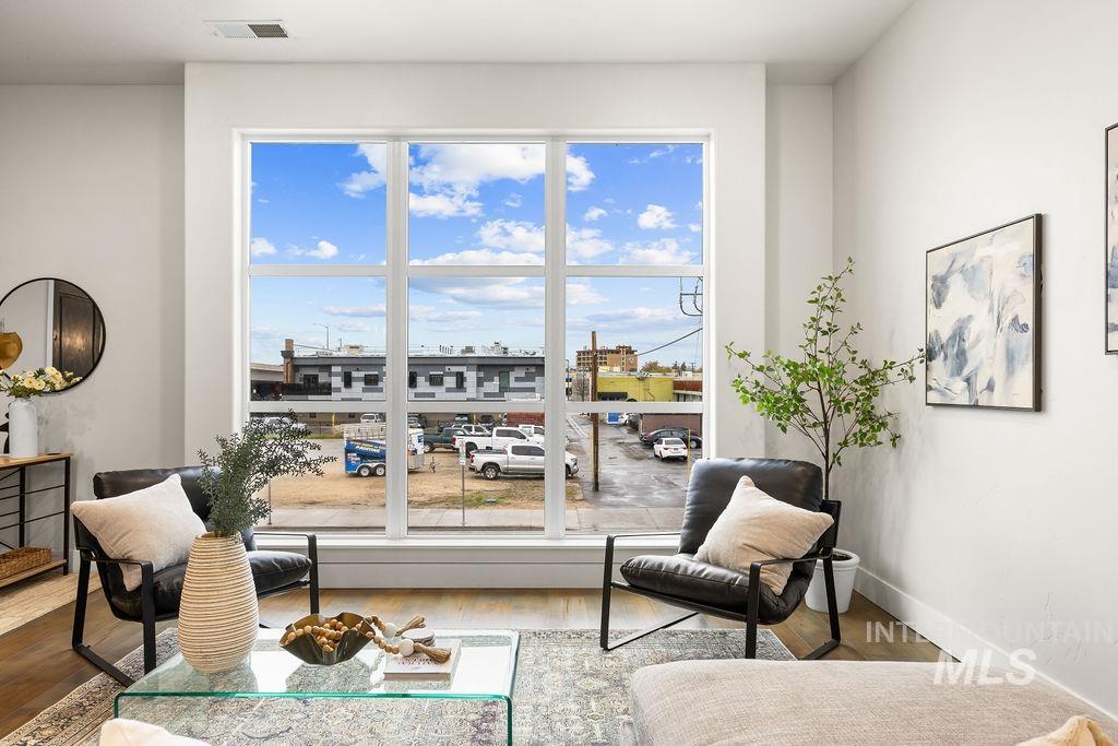 1424 W Front St, Boise, Idaho 83702, 3 Bedrooms, 2 Bathrooms, Residential For Sale, Price $657,000,MLS 98982883