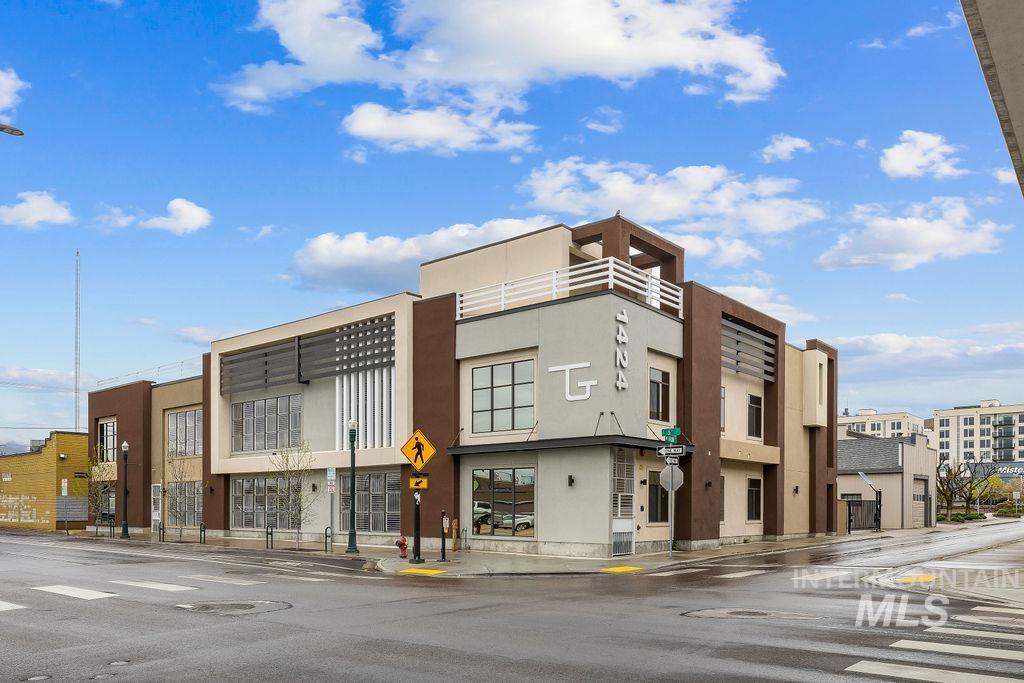 1424 W Front St, Boise, Idaho 83702, 3 Bedrooms, 2 Bathrooms, Residential For Sale, Price $657,000,MLS 98982883