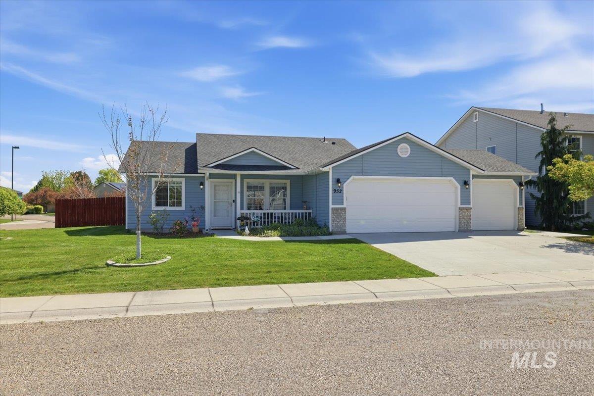 952 S Benewah Lake Ave, Middleton, Idaho 83644, 3 Bedrooms, 2 Bathrooms, Residential For Sale, Price $385,000, 98982890