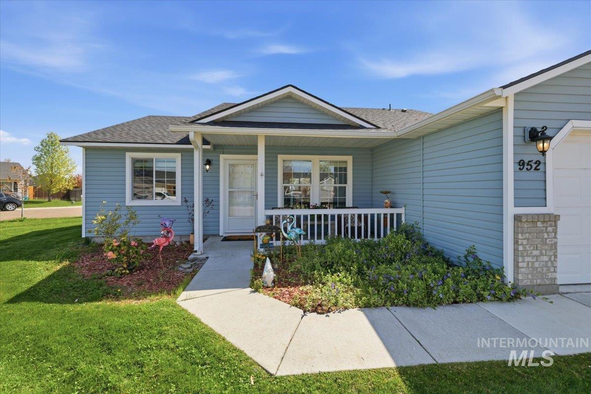 952 S Benewah Lake Ave, Middleton, Idaho 83644, 3 Bedrooms, 2 Bathrooms, Residential For Sale, Price $385,000, 98982890