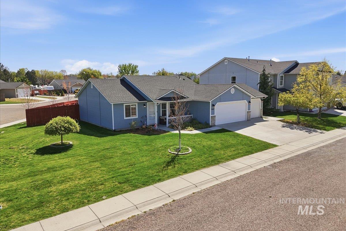 952 S Benewah Lake Ave, Middleton, Idaho 83644, 3 Bedrooms, 2 Bathrooms, Residential For Sale, Price $385,000, 98982890
