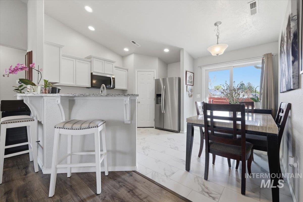 952 S Benewah Lake Ave, Middleton, Idaho 83644, 3 Bedrooms, 2 Bathrooms, Residential For Sale, Price $385,000, 98982890