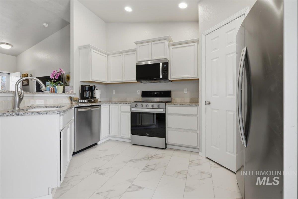 952 S Benewah Lake Ave, Middleton, Idaho 83644, 3 Bedrooms, 2 Bathrooms, Residential For Sale, Price $385,000, 98982890