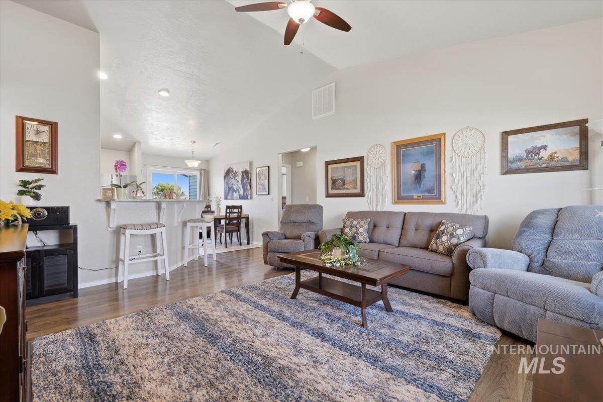 952 S Benewah Lake Ave, Middleton, Idaho 83644, 3 Bedrooms, 2 Bathrooms, Residential For Sale, Price $385,000, 98982890