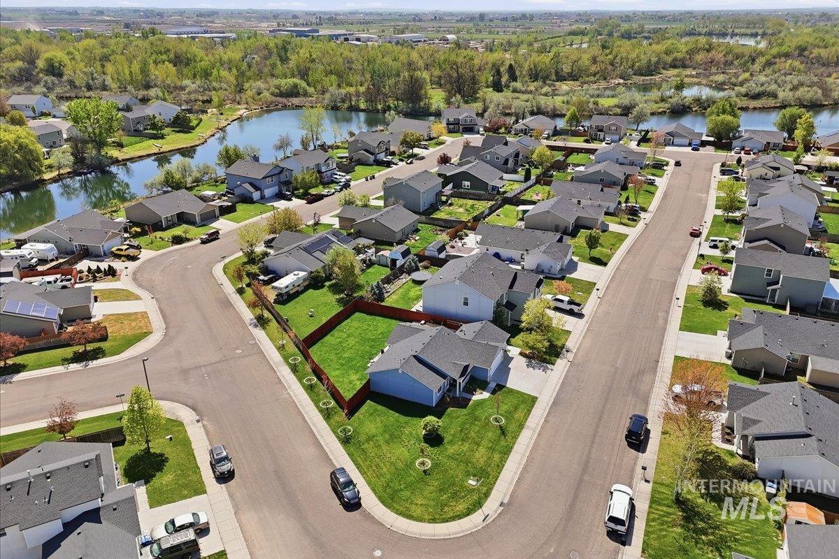 952 S Benewah Lake Ave, Middleton, Idaho 83644, 3 Bedrooms, 2 Bathrooms, Residential For Sale, Price $385,000, 98982890