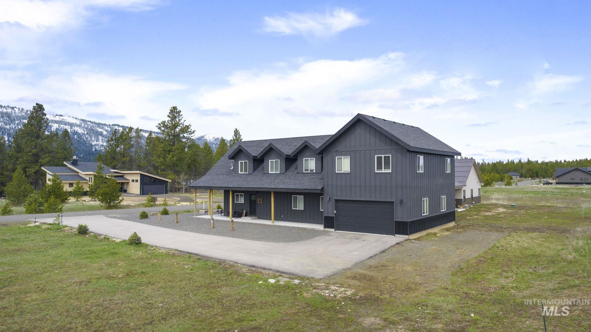 13142 Hawks Bay Rd, Donnelly, Idaho 83615, 4 Bedrooms, 2.5 Bathrooms, Residential For Sale, Price $1,050,000,MLS 98982898