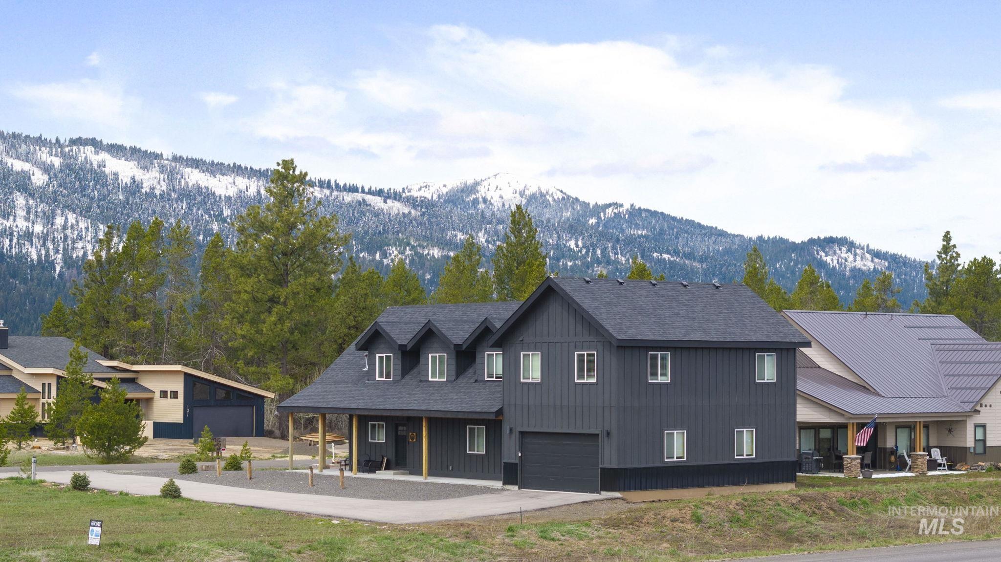 13142 Hawks Bay Rd, Donnelly, Idaho 83615, 4 Bedrooms, 2.5 Bathrooms, Residential For Sale, Price $1,050,000,MLS 98982898
