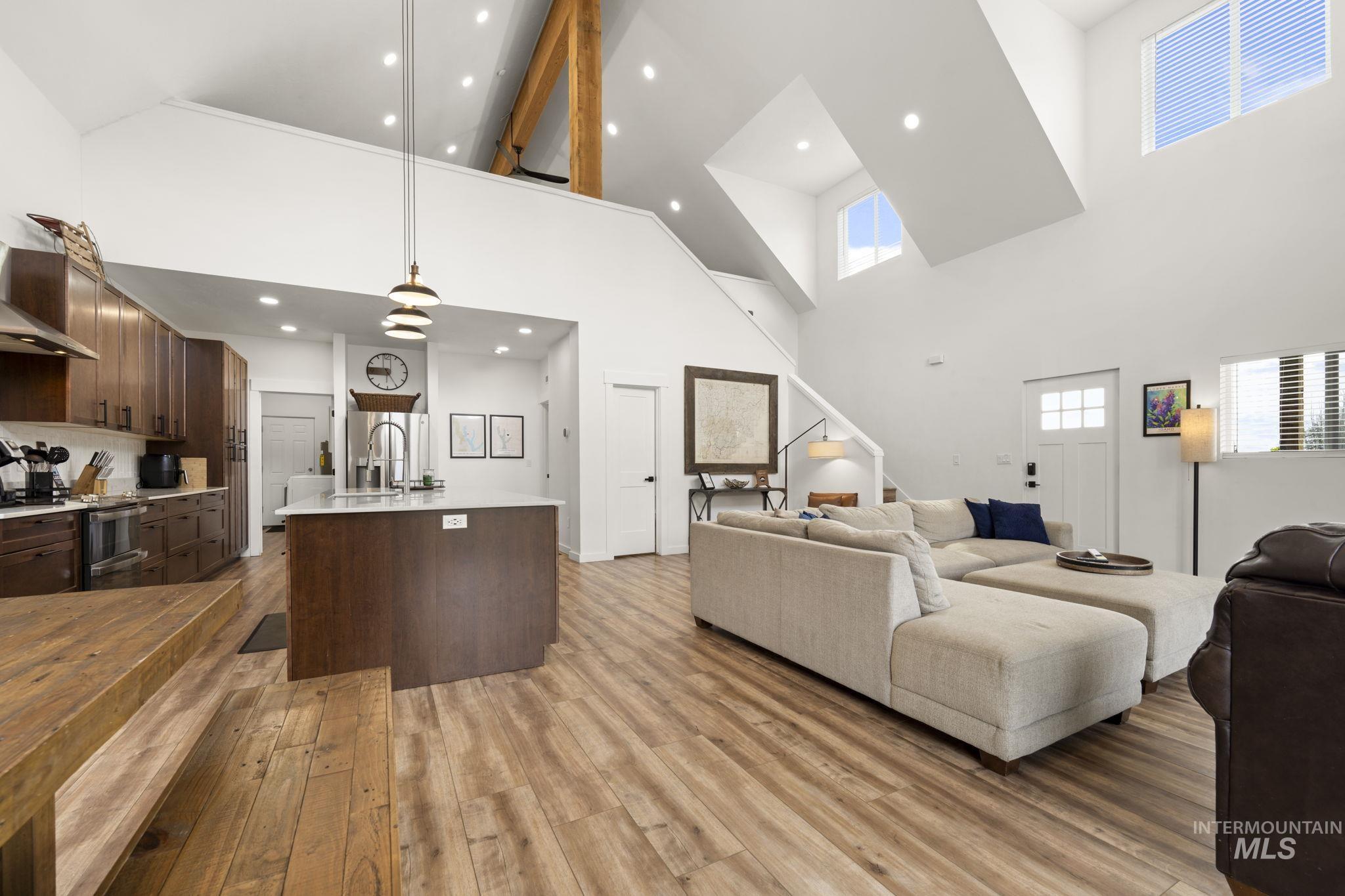 13142 Hawks Bay Rd, Donnelly, Idaho 83615, 4 Bedrooms, 2.5 Bathrooms, Residential For Sale, Price $1,050,000,MLS 98982898