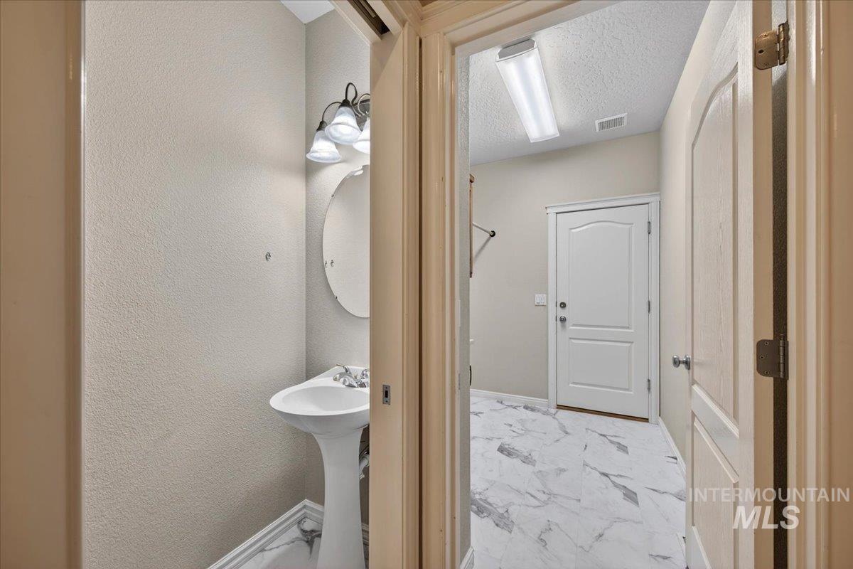 462 S Waterton Ave, Eagle, Idaho 83616, 4 Bedrooms, 2.5 Bathrooms, Residential For Sale, Price $699,990,MLS 98982904