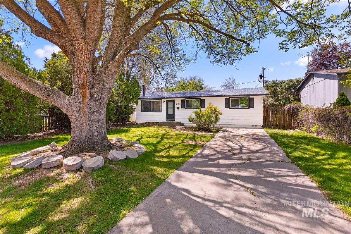 205 Meyer Ave, Nampa, Idaho 83686, 3 Bedrooms, 1 Bathroom, Residential For Sale, Price $325,000, 98982905