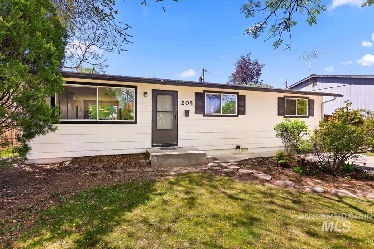 205 Meyer Ave, Nampa, Idaho 83686, 3 Bedrooms, 1 Bathroom, Residential For Sale, Price $325,000, 98982905