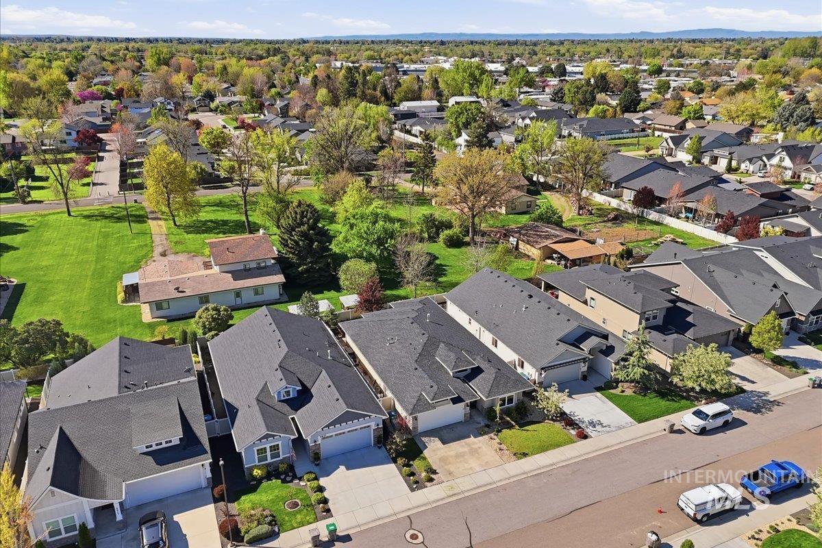 6639 W Hammermill Dr, Boise, Idaho 83714, 3 Bedrooms, 2 Bathrooms, Residential For Sale, Price $700,000,MLS 98982907