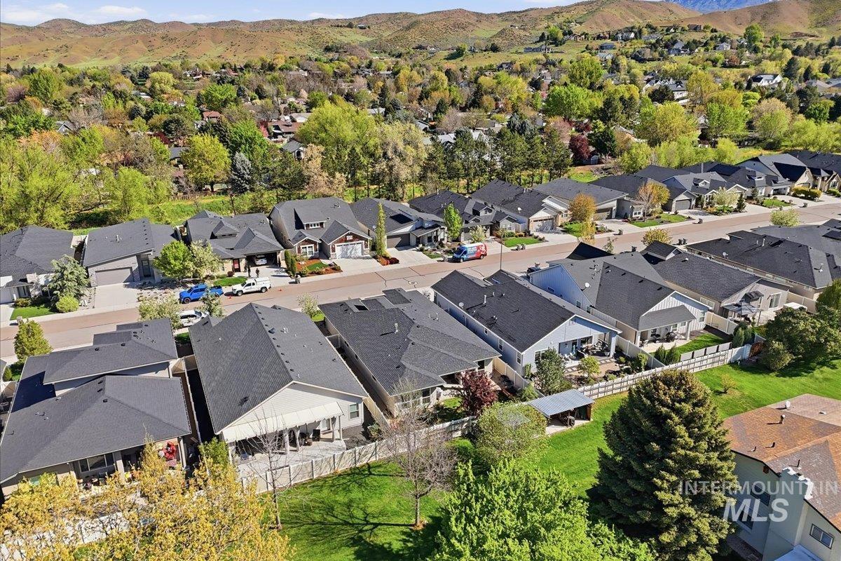 6639 W Hammermill Dr, Boise, Idaho 83714, 3 Bedrooms, 2 Bathrooms, Residential For Sale, Price $700,000,MLS 98982907