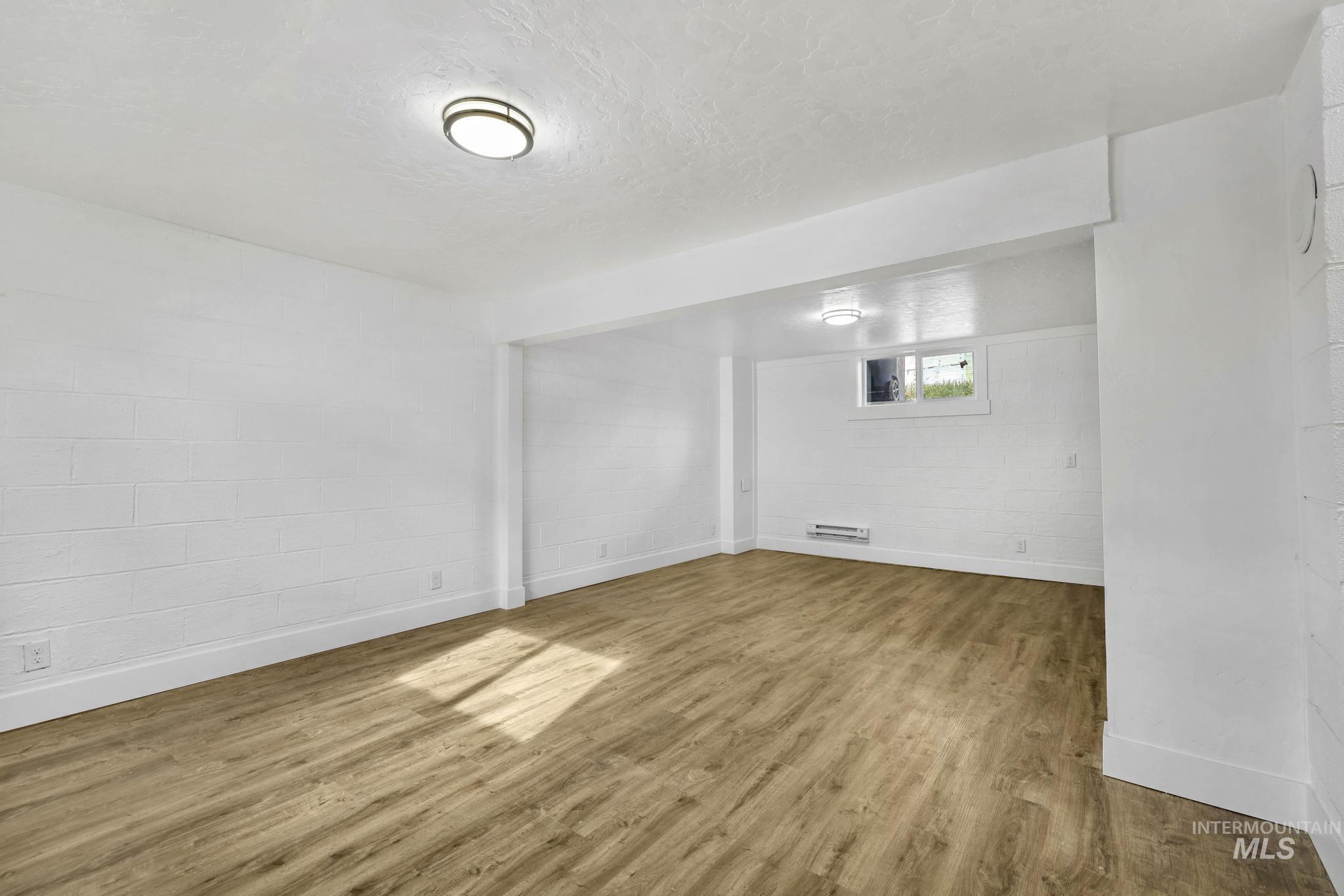 480 Railroad Ave W, Hansen, Idaho 83334, 4 Bedrooms, 2 Bathrooms, Residential For Sale, Price $300,000, 98982908