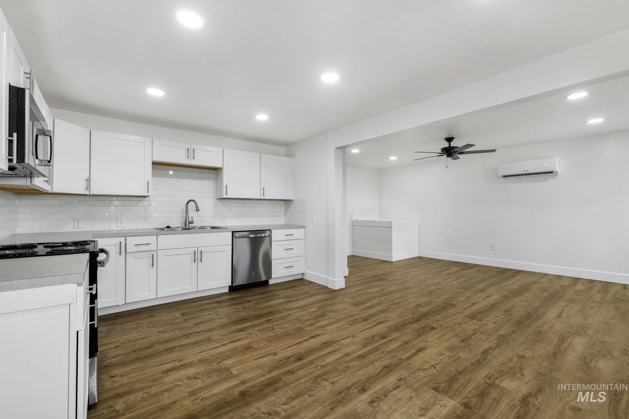 480 Railroad Ave W, Hansen, Idaho 83334, 4 Bedrooms, 2 Bathrooms, Residential For Sale, Price $300,000, 98982908