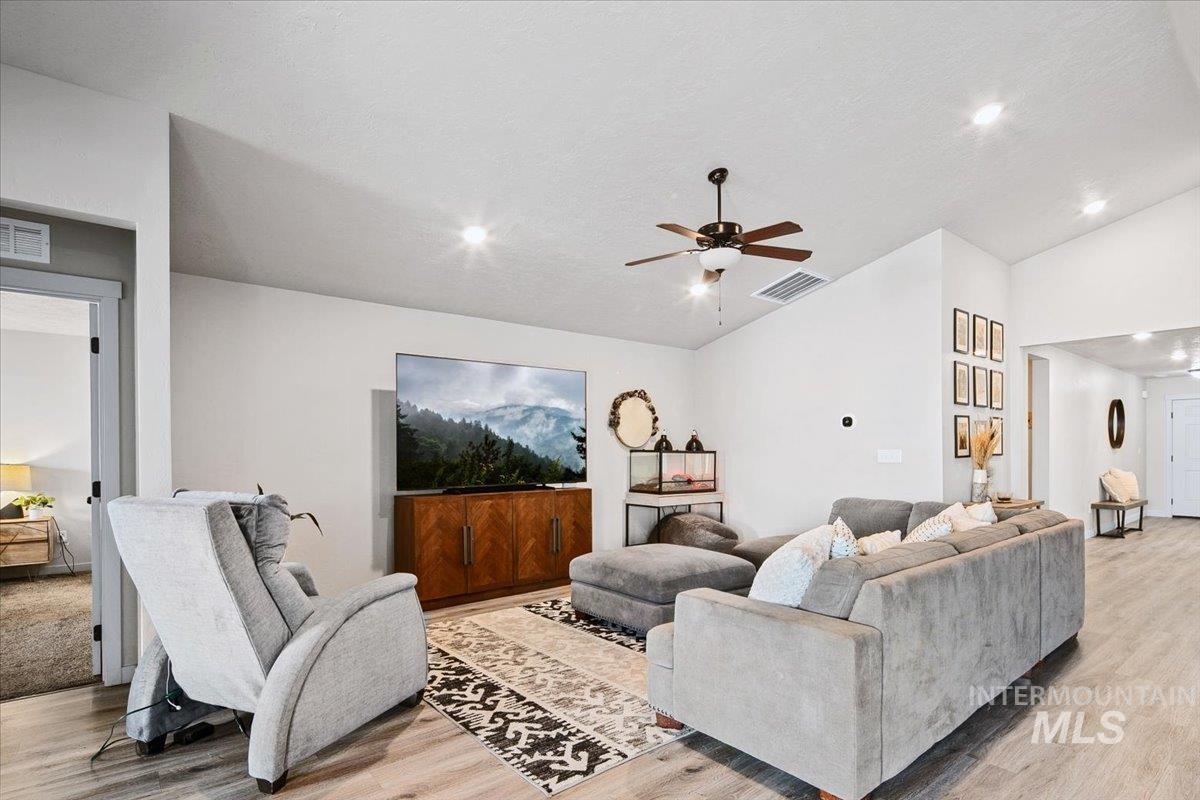 246 W Waukesha St, Meridian, Idaho 83646, 3 Bedrooms, 2 Bathrooms, Residential For Sale, Price $489,000,MLS 98982909