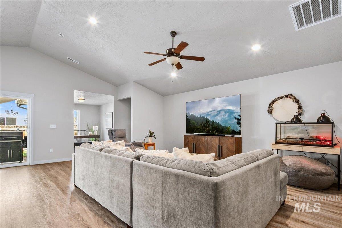 246 W Waukesha St, Meridian, Idaho 83646, 3 Bedrooms, 2 Bathrooms, Residential For Sale, Price $489,000,MLS 98982909