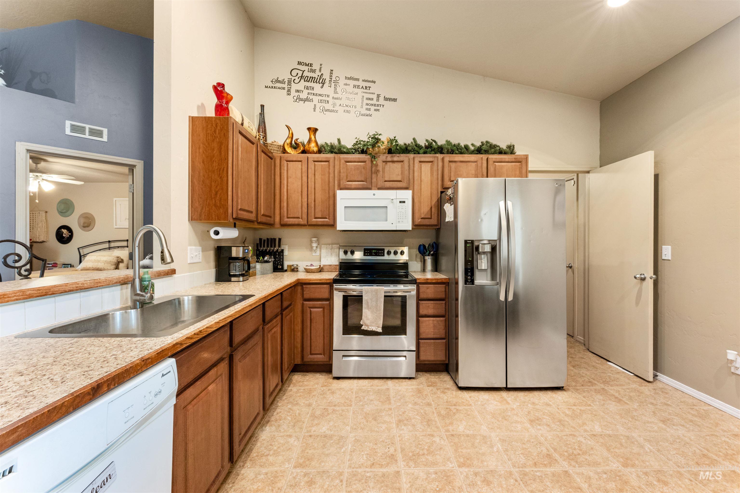 326 W Playground, Kuna, Idaho 83634, 3 Bedrooms, 2 Bathrooms, Residential For Sale, Price $395,000, 98982912