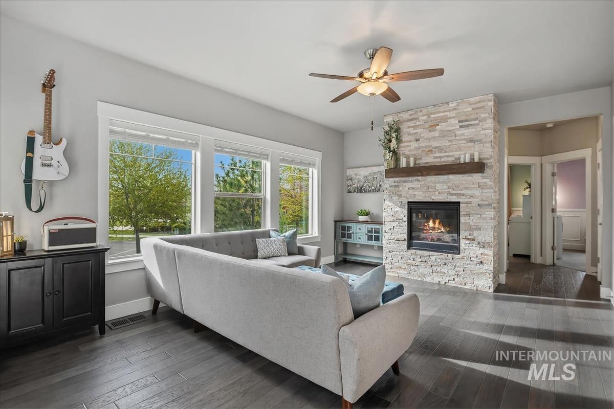 5739 W Hidden Springs Dr., Boise, Idaho 83714, 4 Bedrooms, 3.5 Bathrooms, Residential For Sale, Price $690,000, 98982913