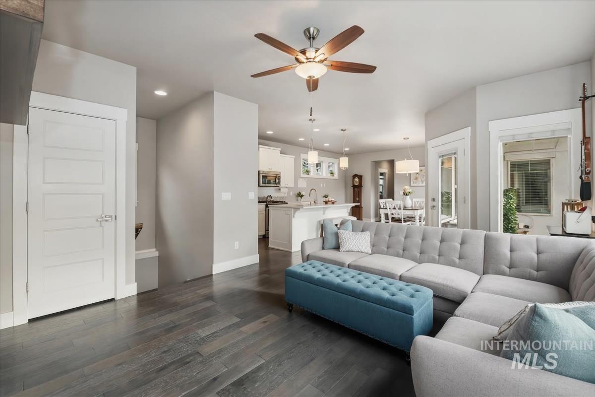 5739 W Hidden Springs Dr., Boise, Idaho 83714, 4 Bedrooms, 3.5 Bathrooms, Residential For Sale, Price $690,000, 98982913