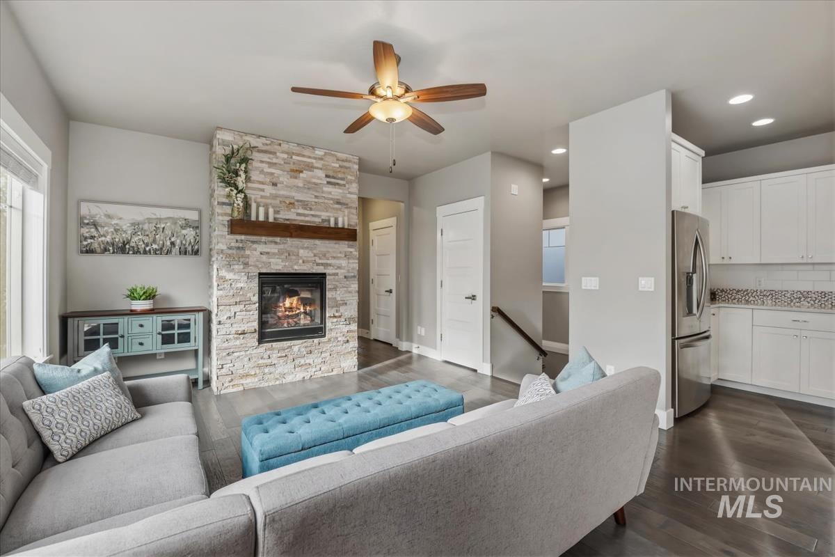 5739 W Hidden Springs Dr., Boise, Idaho 83714, 4 Bedrooms, 3.5 Bathrooms, Residential For Sale, Price $699,000,MLS 98982913