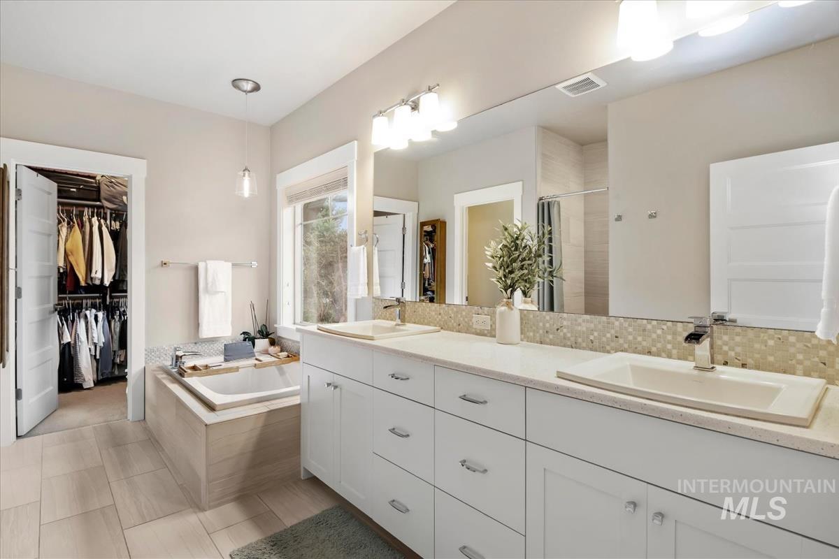 5739 W Hidden Springs Dr., Boise, Idaho 83714, 4 Bedrooms, 3.5 Bathrooms, Residential For Sale, Price $690,000, 98982913