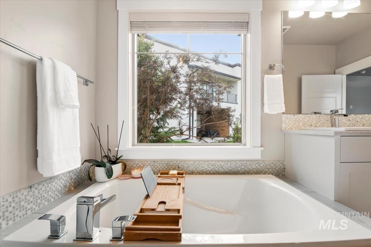 5739 W Hidden Springs Dr., Boise, Idaho 83714, 4 Bedrooms, 3.5 Bathrooms, Residential For Sale, Price $699,000,MLS 98982913