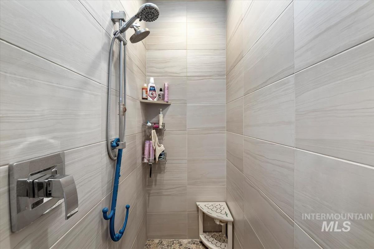 5739 W Hidden Springs Dr., Boise, Idaho 83714, 4 Bedrooms, 3.5 Bathrooms, Residential For Sale, Price $699,000,MLS 98982913