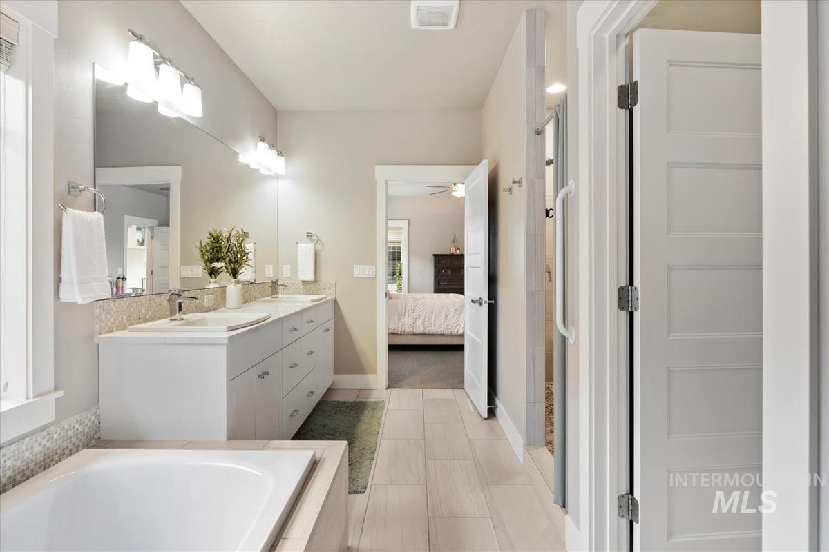 5739 W Hidden Springs Dr., Boise, Idaho 83714, 4 Bedrooms, 3.5 Bathrooms, Residential For Sale, Price $699,000,MLS 98982913