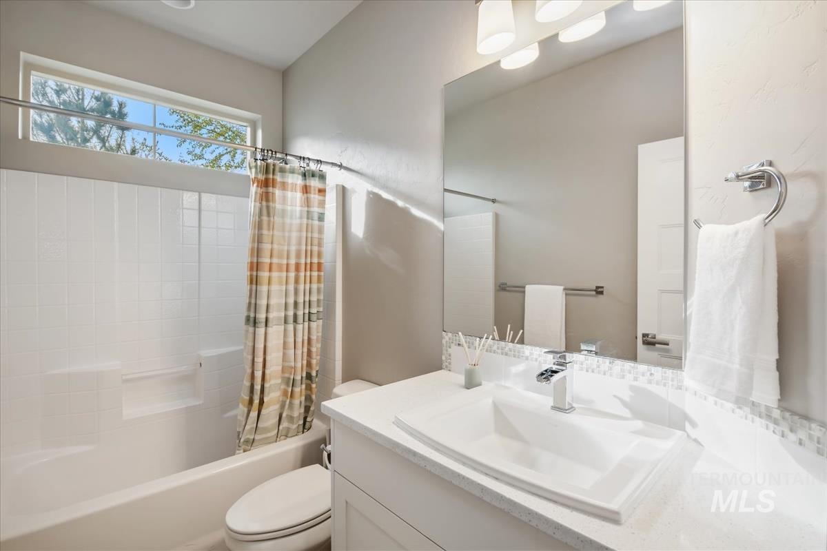 5739 W Hidden Springs Dr., Boise, Idaho 83714, 4 Bedrooms, 3.5 Bathrooms, Residential For Sale, Price $699,000,MLS 98982913