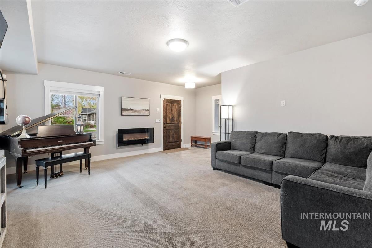 5739 W Hidden Springs Dr., Boise, Idaho 83714, 4 Bedrooms, 3.5 Bathrooms, Residential For Sale, Price $690,000, 98982913
