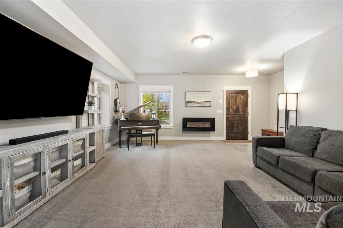 5739 W Hidden Springs Dr., Boise, Idaho 83714, 4 Bedrooms, 3.5 Bathrooms, Residential For Sale, Price $690,000, 98982913
