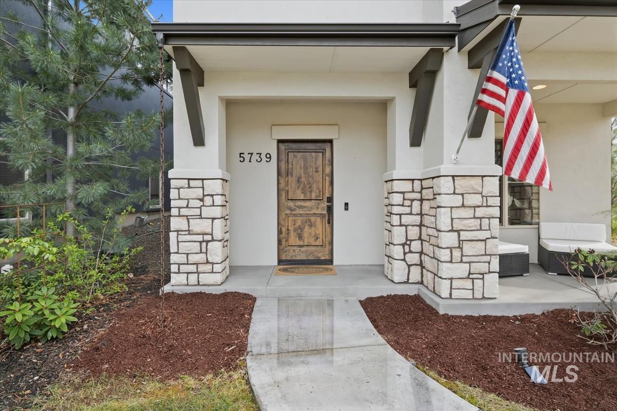 5739 W Hidden Springs Dr., Boise, Idaho 83714, 4 Bedrooms, 3.5 Bathrooms, Residential For Sale, Price $699,000,MLS 98982913