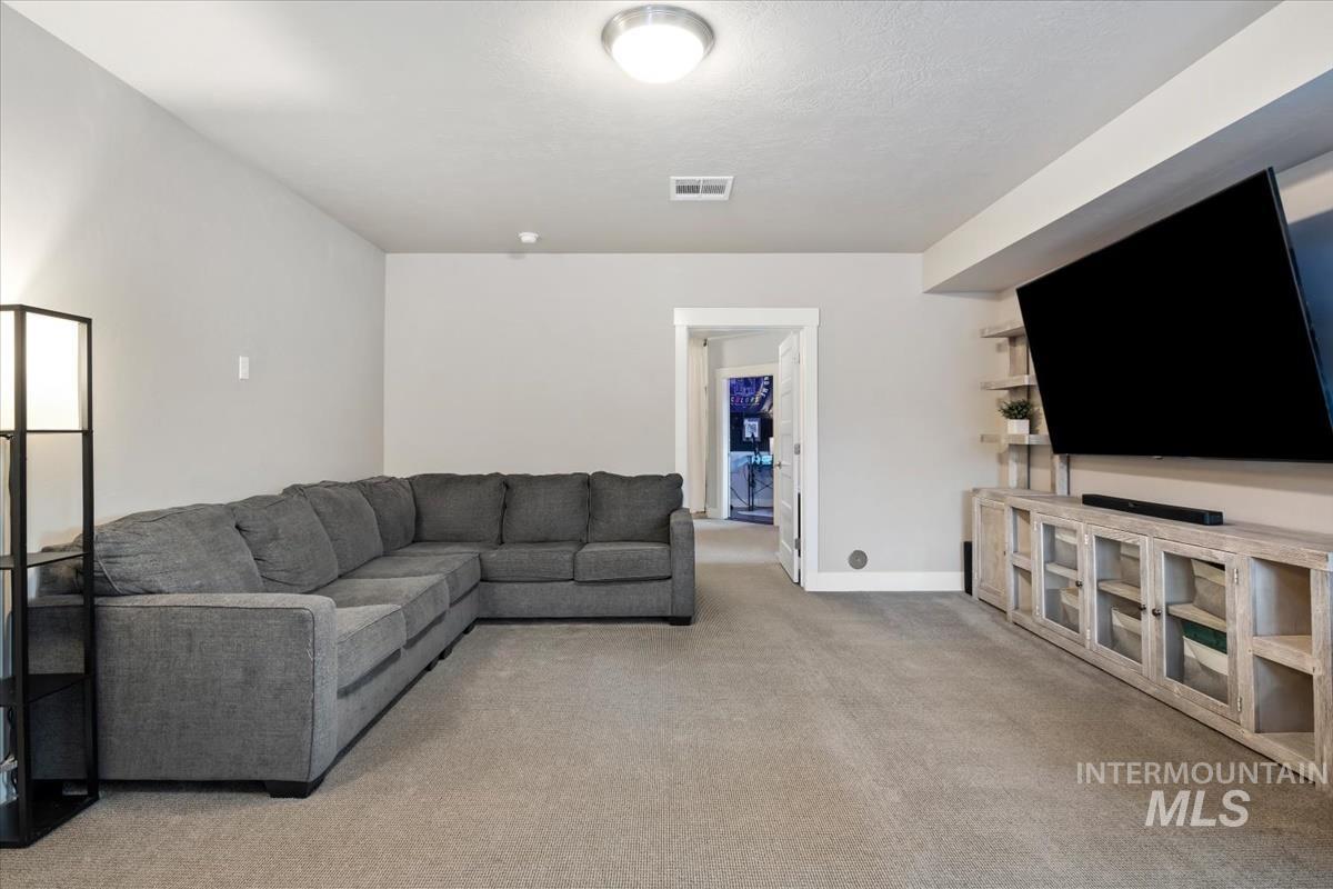 5739 W Hidden Springs Dr., Boise, Idaho 83714, 4 Bedrooms, 3.5 Bathrooms, Residential For Sale, Price $699,000,MLS 98982913