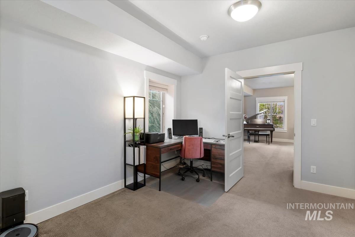 5739 W Hidden Springs Dr., Boise, Idaho 83714, 4 Bedrooms, 3.5 Bathrooms, Residential For Sale, Price $699,000,MLS 98982913