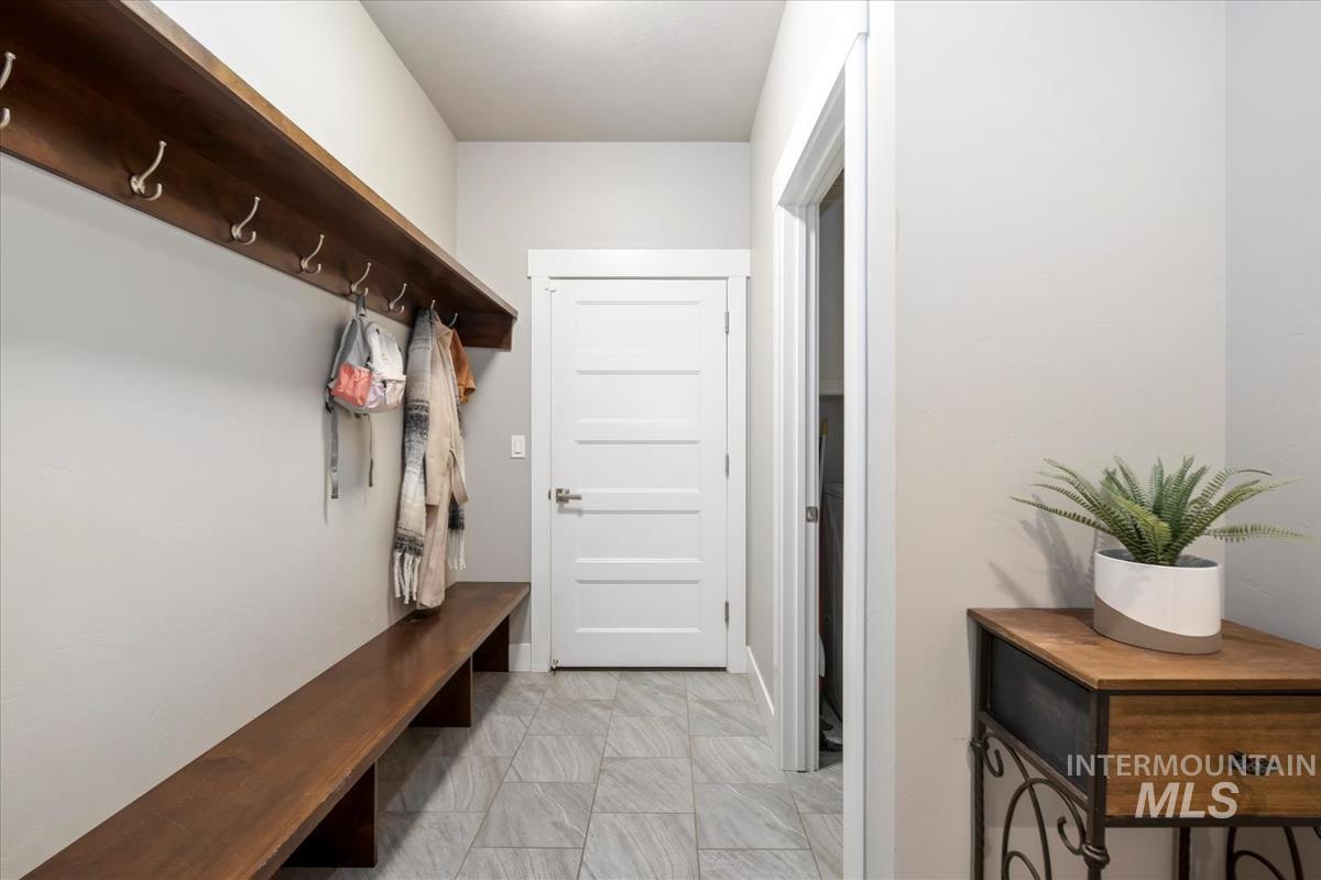 5739 W Hidden Springs Dr., Boise, Idaho 83714, 4 Bedrooms, 3.5 Bathrooms, Residential For Sale, Price $699,000,MLS 98982913