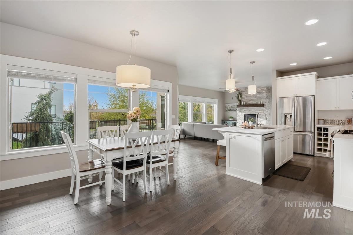 5739 W Hidden Springs Dr., Boise, Idaho 83714, 4 Bedrooms, 3.5 Bathrooms, Residential For Sale, Price $690,000, 98982913