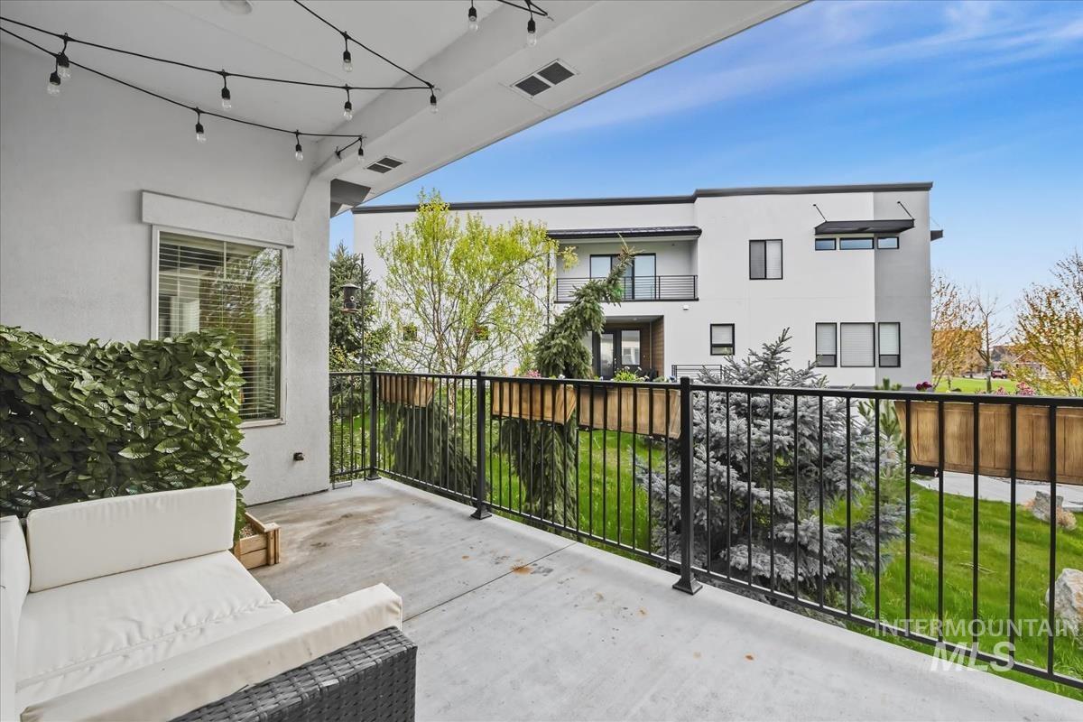 5739 W Hidden Springs Dr., Boise, Idaho 83714, 4 Bedrooms, 3.5 Bathrooms, Residential For Sale, Price $699,000,MLS 98982913