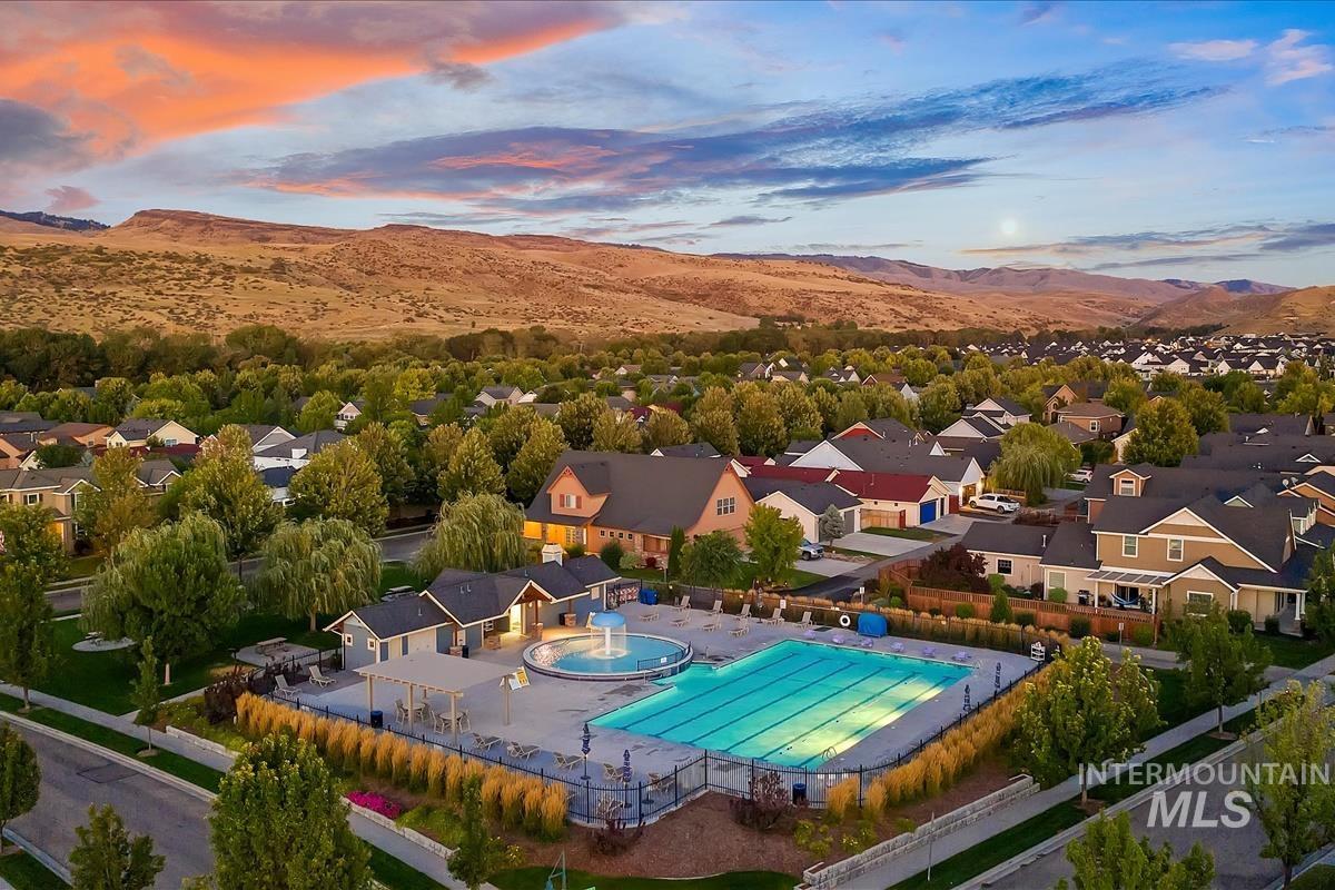 5739 W Hidden Springs Dr., Boise, Idaho 83714, 4 Bedrooms, 3.5 Bathrooms, Residential For Sale, Price $690,000, 98982913