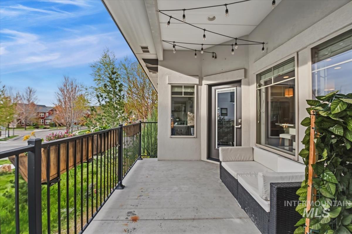 5739 W Hidden Springs Dr., Boise, Idaho 83714, 4 Bedrooms, 3.5 Bathrooms, Residential For Sale, Price $699,000,MLS 98982913