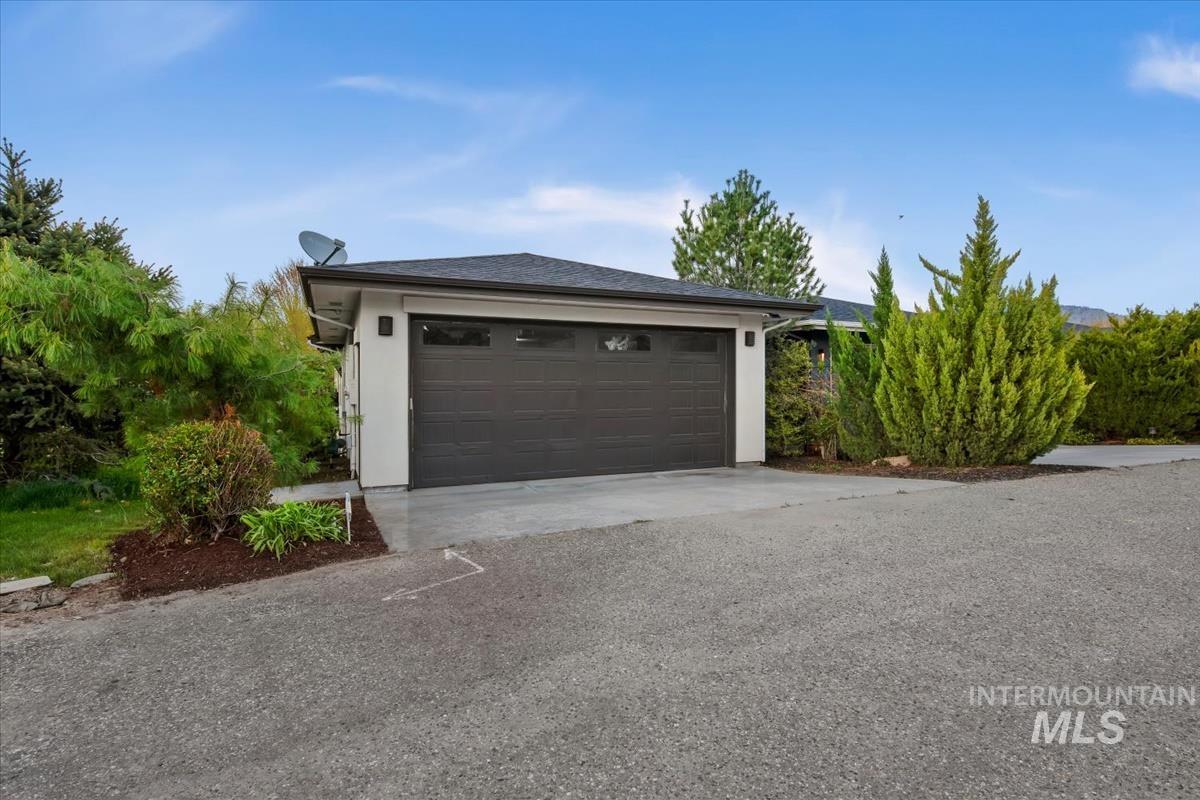 5739 W Hidden Springs Dr., Boise, Idaho 83714, 4 Bedrooms, 3.5 Bathrooms, Residential For Sale, Price $699,000,MLS 98982913