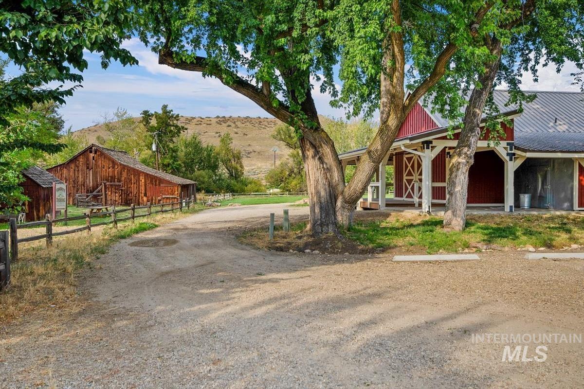 5739 W Hidden Springs Dr., Boise, Idaho 83714, 4 Bedrooms, 3.5 Bathrooms, Residential For Sale, Price $690,000, 98982913